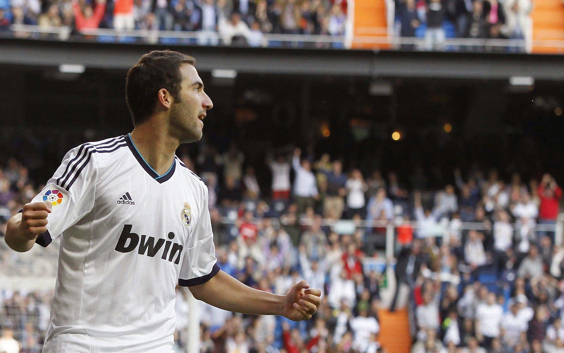 杰伦·约翰逊创历史纪录!最快达成350分150板100助 前锋位置新标杆诞生